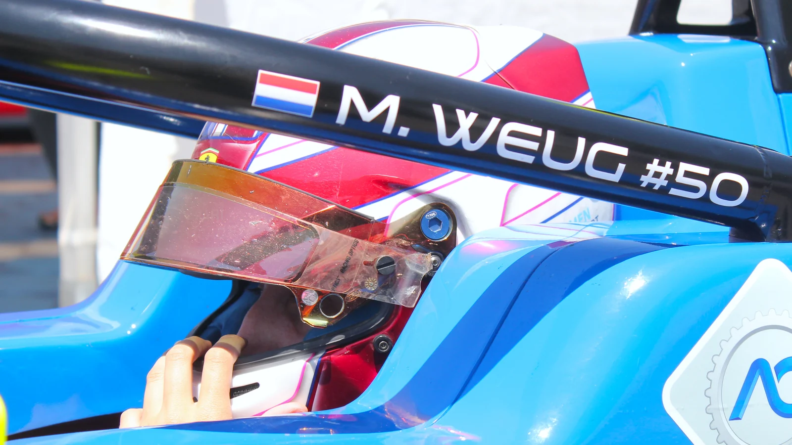 Maya Weug cu casca în cockpit la Hungaroring în 2025