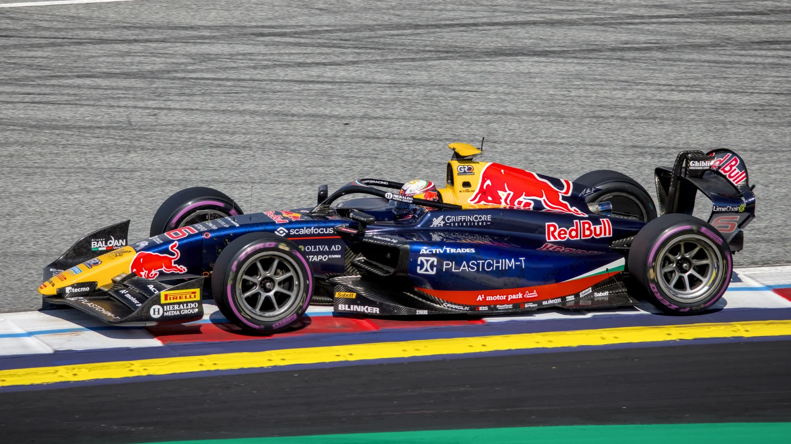 Nikola Tsolov în monopostul Campos Racing de Formula 2 cu numărul 6, la Red Bull Ring în 2026