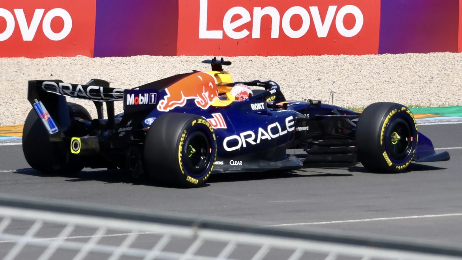 Red Bull RB22 al lui Max Verstappen pe circuitul Albert Park în 2026