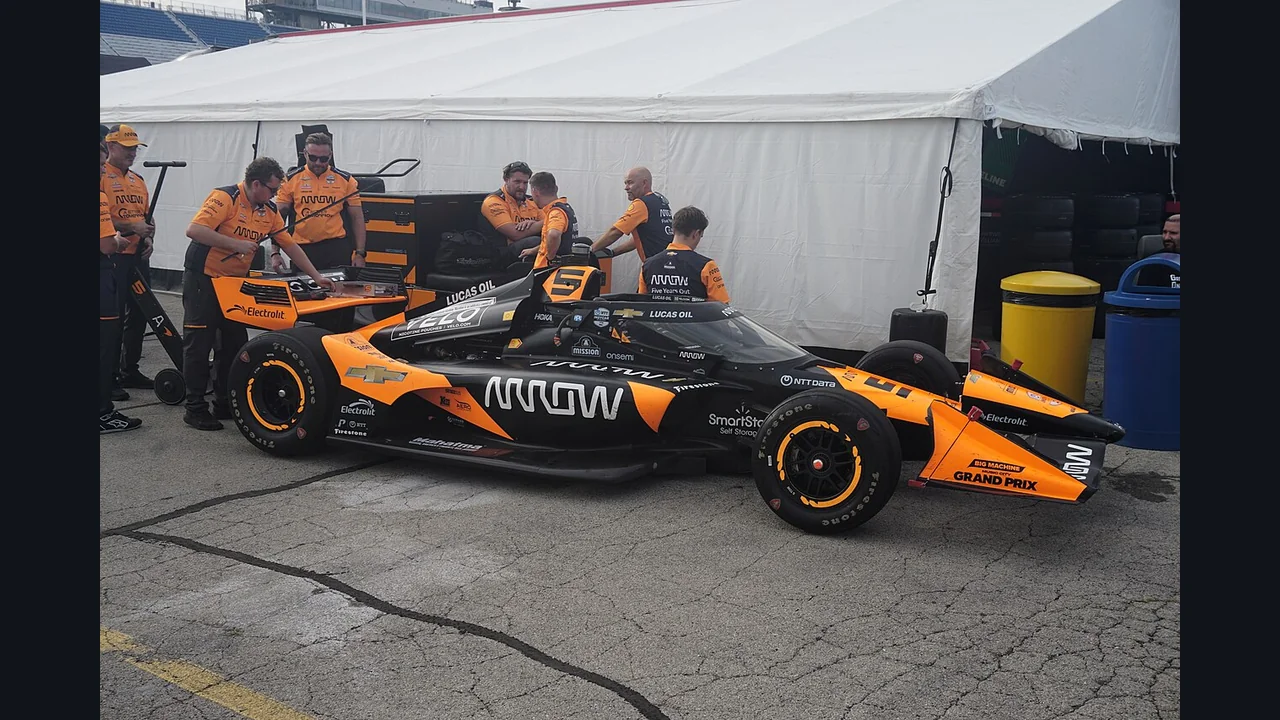 Monopostul Arrow McLaren al lui Pato O’Ward înaintea curselor de la Milwaukee, arhivă 2024.