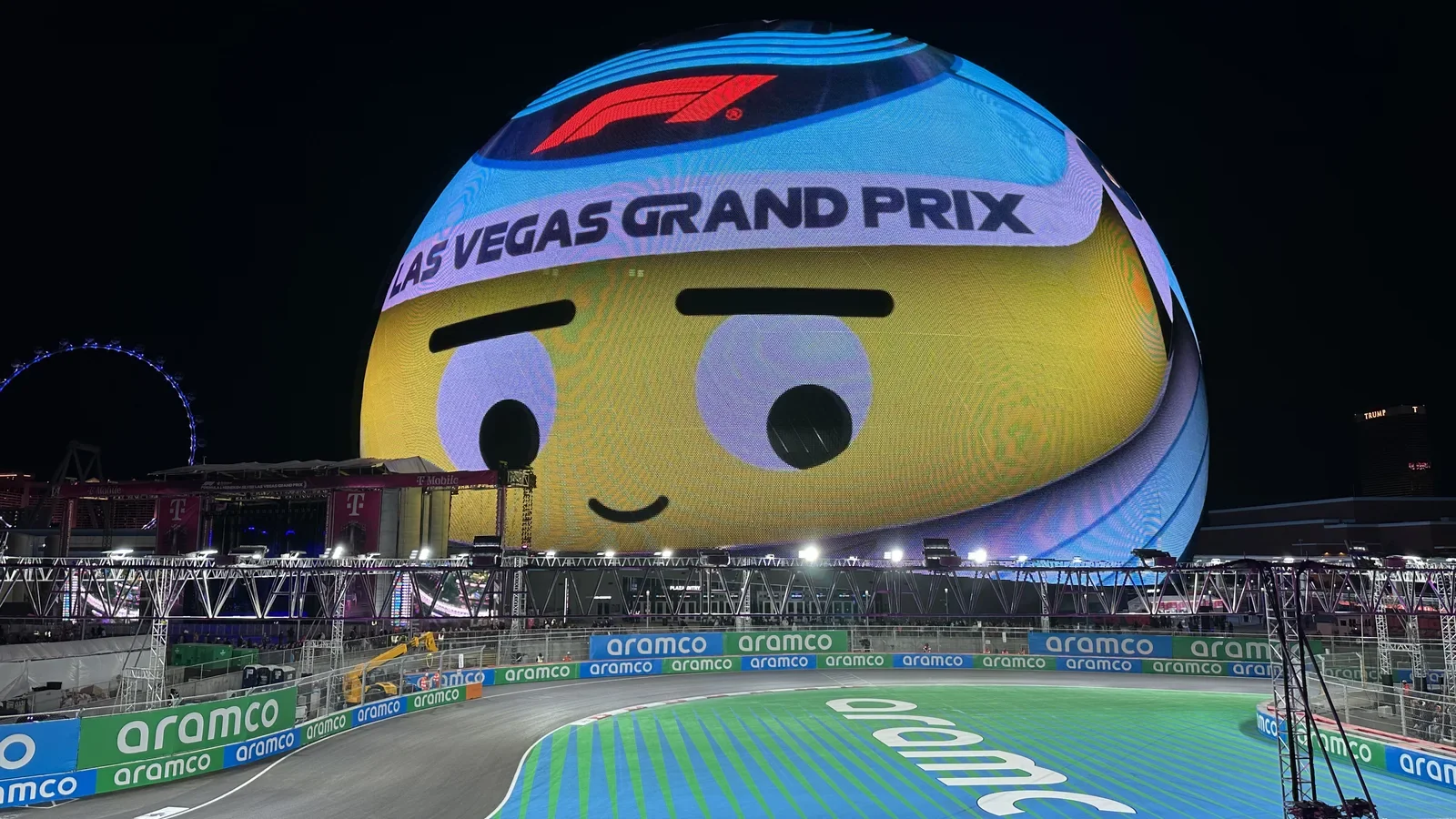 Circuitul Las Vegas lângă Sphere, fotografie de arhivă de la Grand Prix-ul din 2024