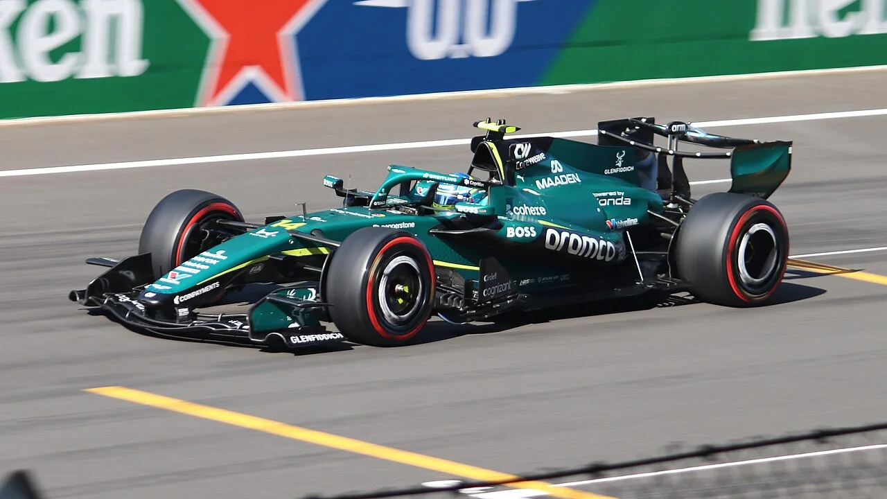 Fernando Alonso în Aston Martin AMR26 în calificări la Shanghai, 14 martie 2026. Arhivă.